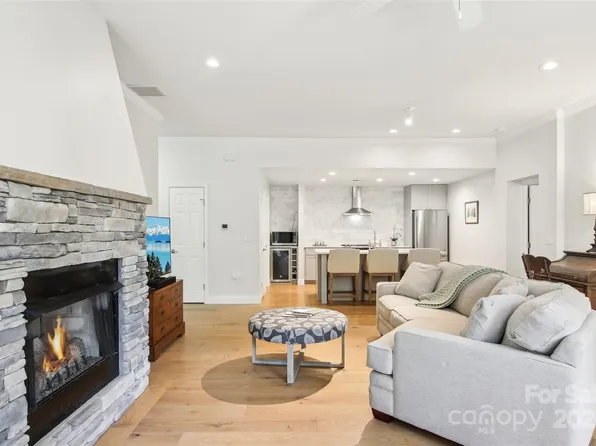 47 Ridgetop Cir Unit 102, Brevard, NC 28712