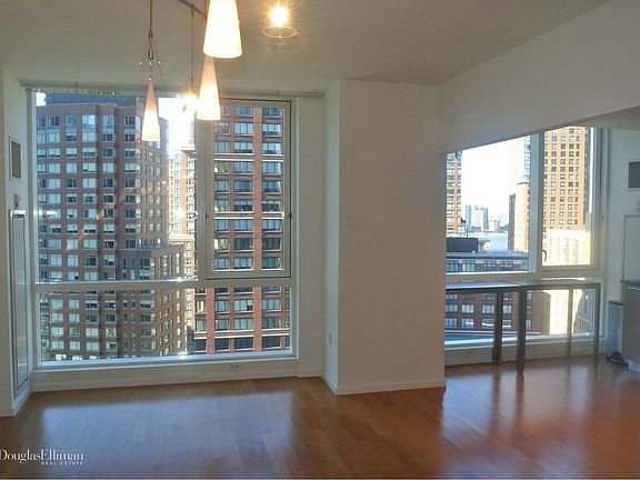 4th image of 200 Chambers St APT 17B