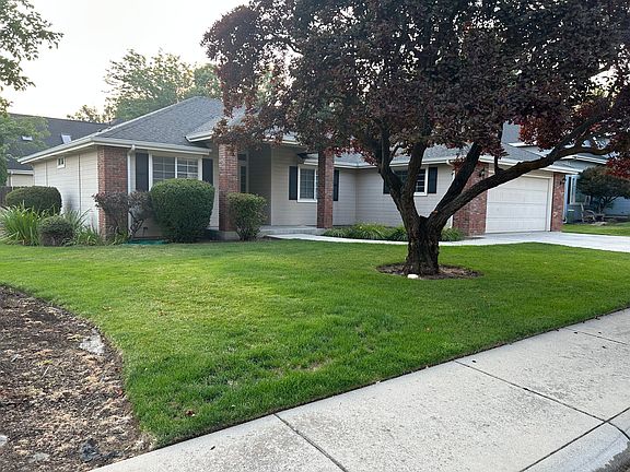 2nd image of 1811 N Prestwick Way