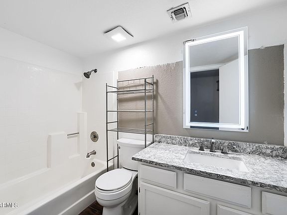 3rd image of 2929 E BROADWAY Road #100