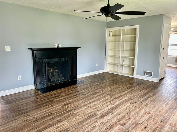 5th image of 1120 Jones Dr