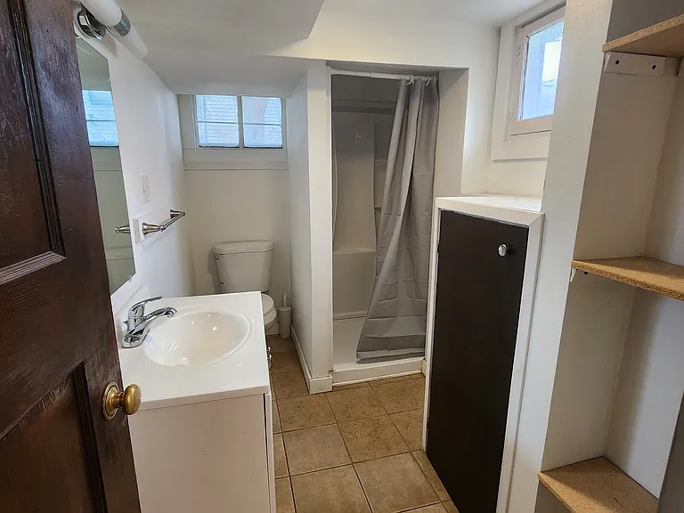 424 W Chestnut St — Photo 11