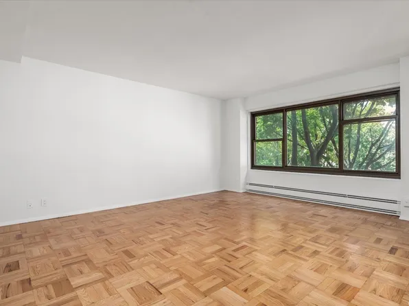 21-66 33rd Road #3B, Astoria, NY 11106