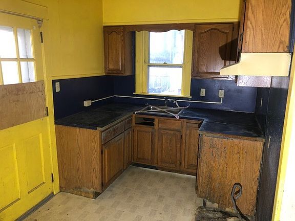 3rd image of 1822 Boas St