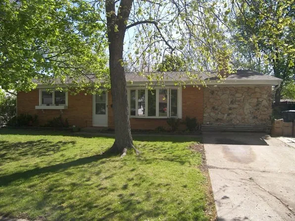 411 Beaver Dr, Streamwood, IL 60107