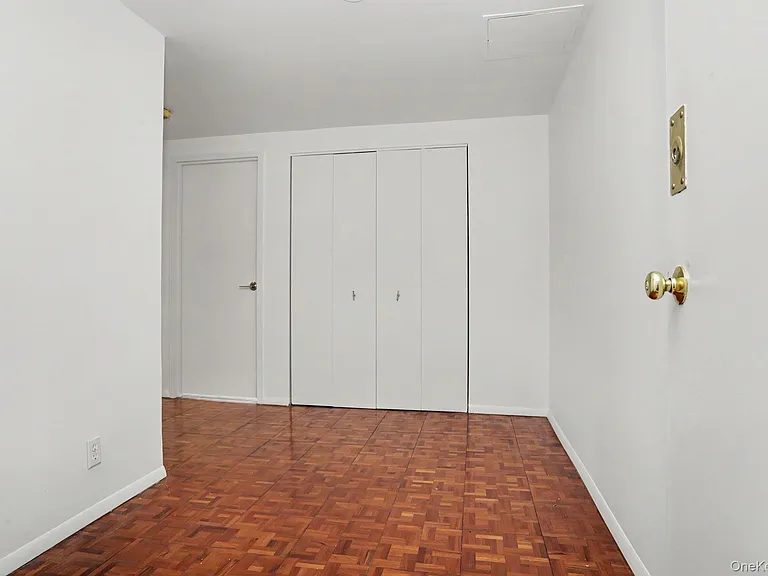 18 Shady Glen Ct #403 — Photo 18