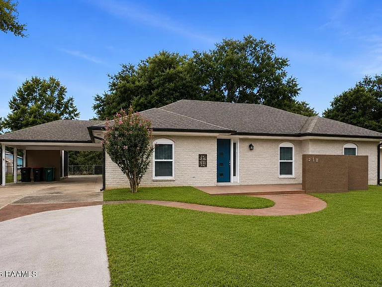 218 Debby Dr — Photo 1