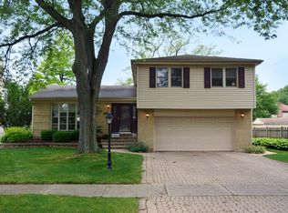 1806 N Beech Rd, Mount Prospect, IL 60056