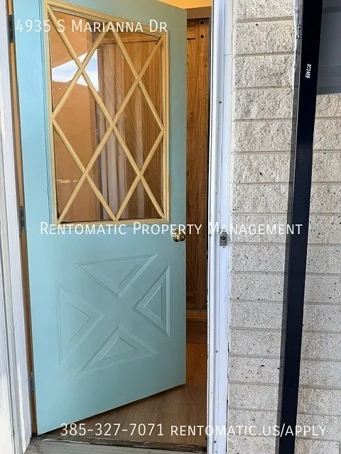 2 bed, 1000 sqft, $1,550 — Photo 3