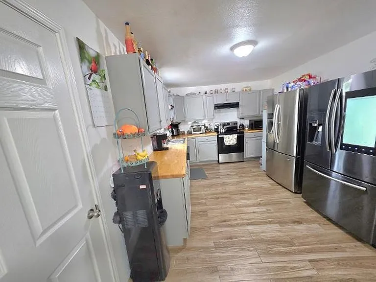 1404 Clinton Ave — Photo 6