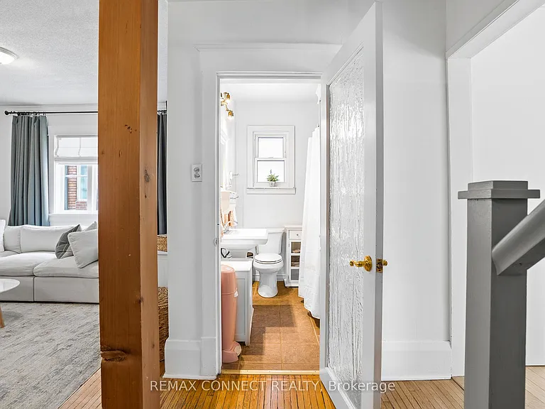 60 Woodbury Rd — Photo 21