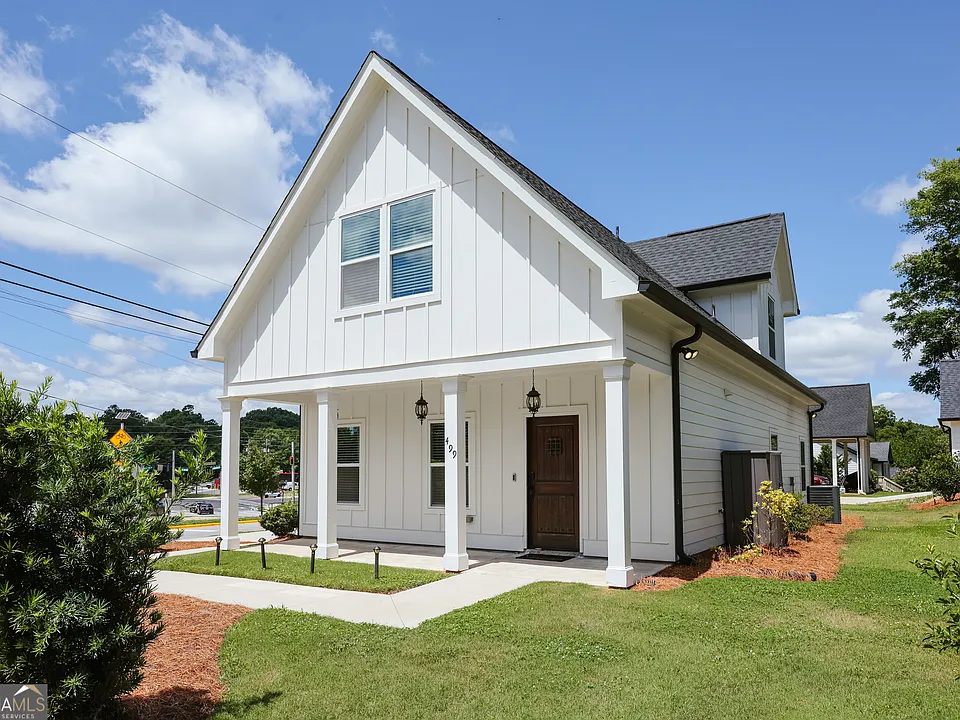 499 Little Oak St