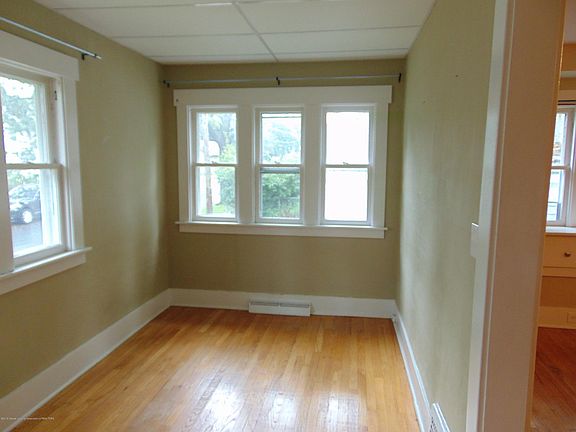 3rd image of 2213 Fernwood Ave