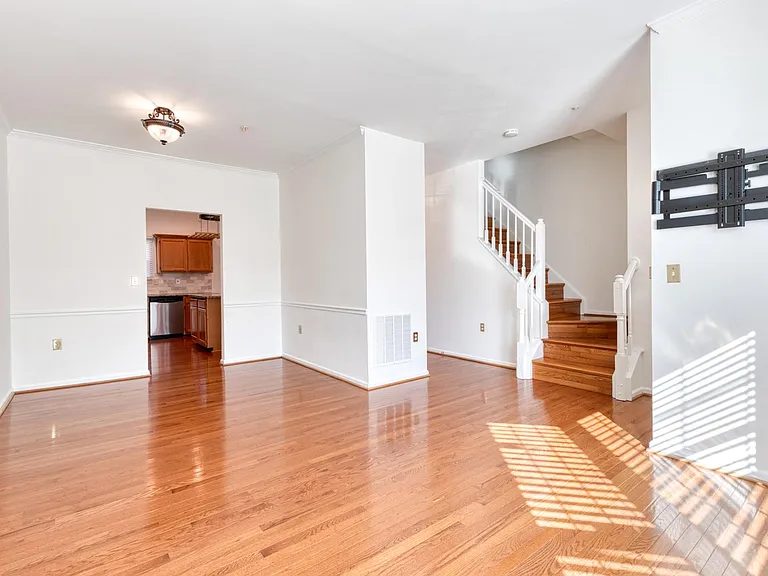 2502 Weston Ct — Photo 4