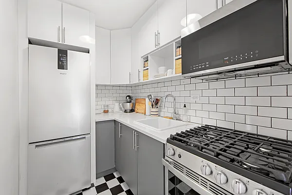 Sold by Charney Real Estate LLC | media 4