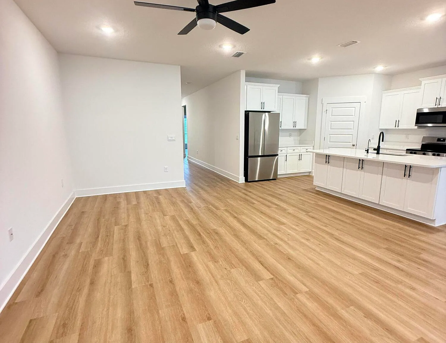4 bed, 2044 sqft, $2,800 — Photo 3