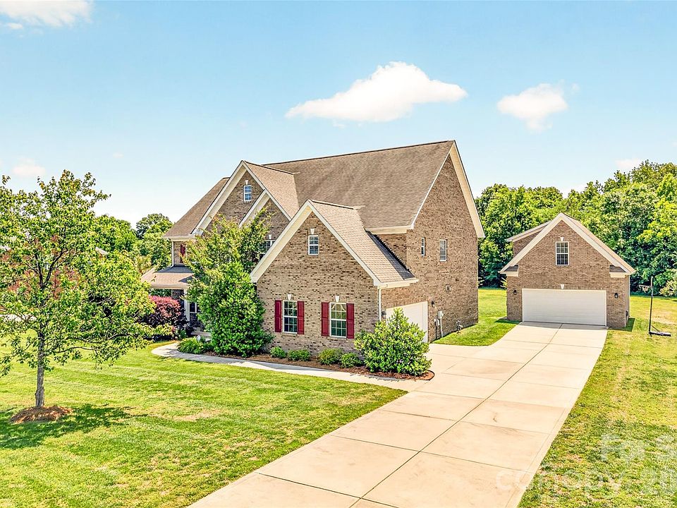 1st image of 1008 Spring Rose Ln