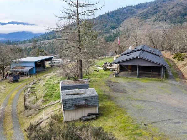 872 Scott Dr, Grants Pass, OR 97527