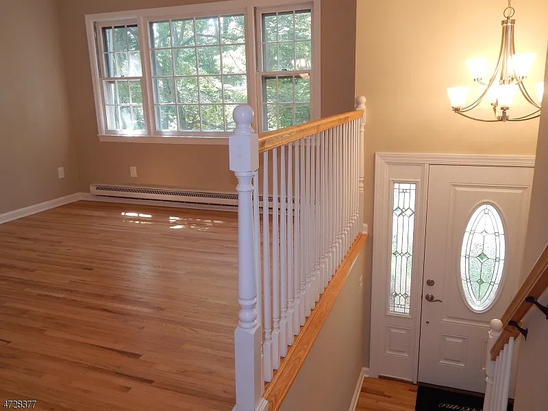 4 bed, 1.5 bath, 1700 sqft, $3,000 — Photo 2