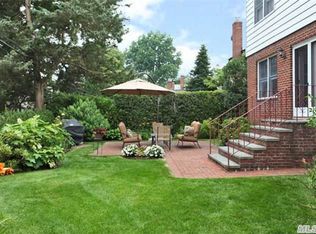 146 Willow St, Garden City, NY 11530