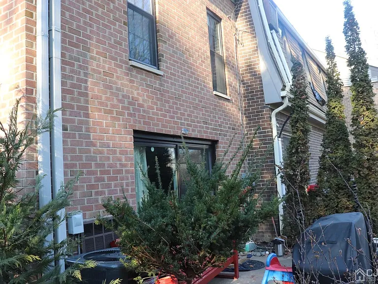 324 Gill Ln #3F — Photo 5