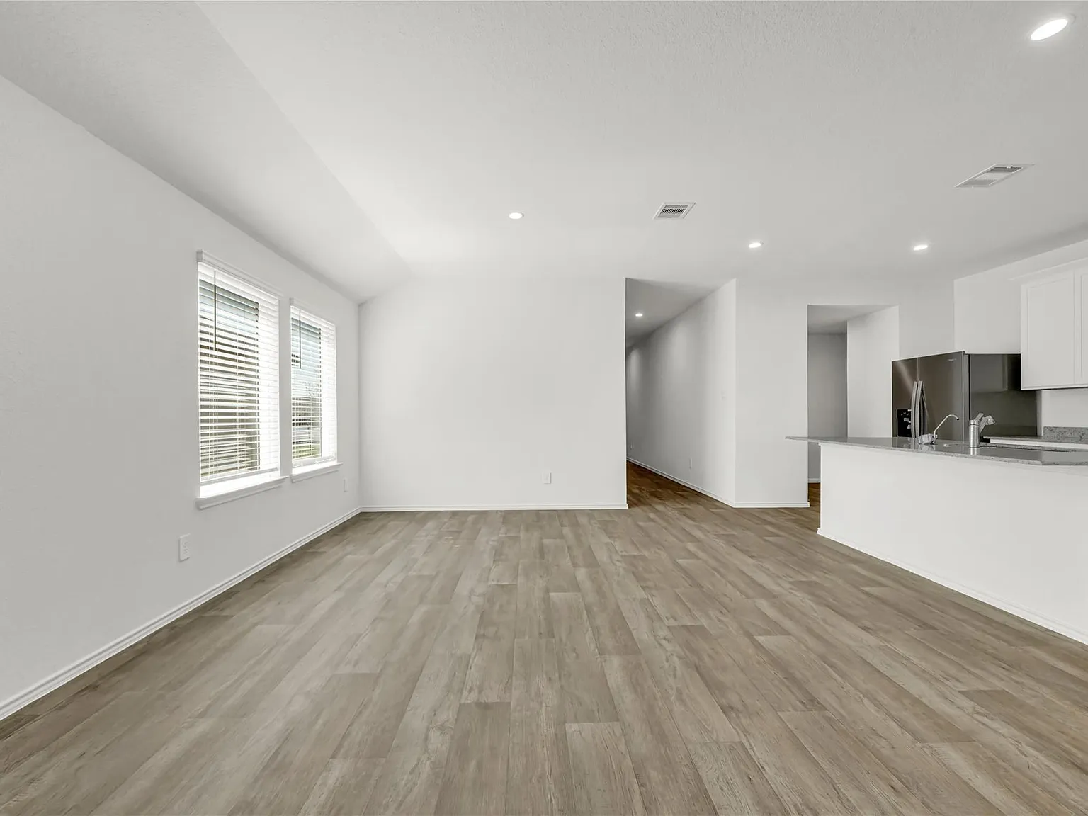 3 bed, 2.0 bath, 1595 sqft, $2,000 — Photo 4