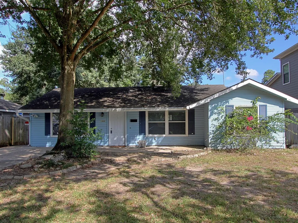 1322 Curtin St