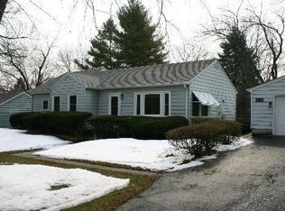 127 Brookhill Rd, Libertyville, IL 60048