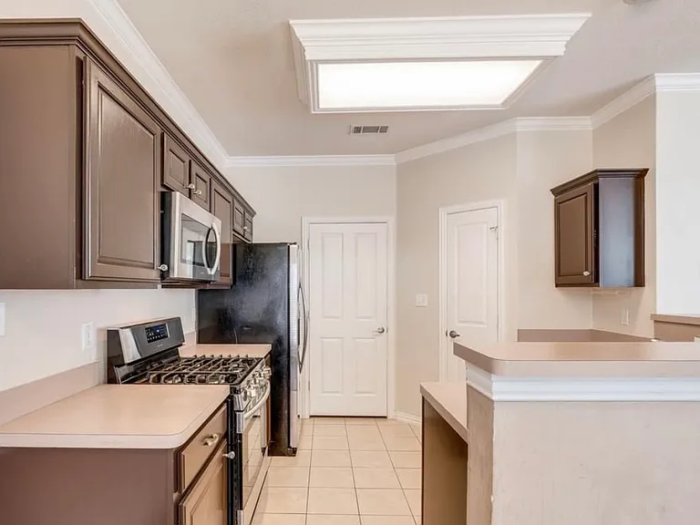 615 Regency Dr — Photo 18