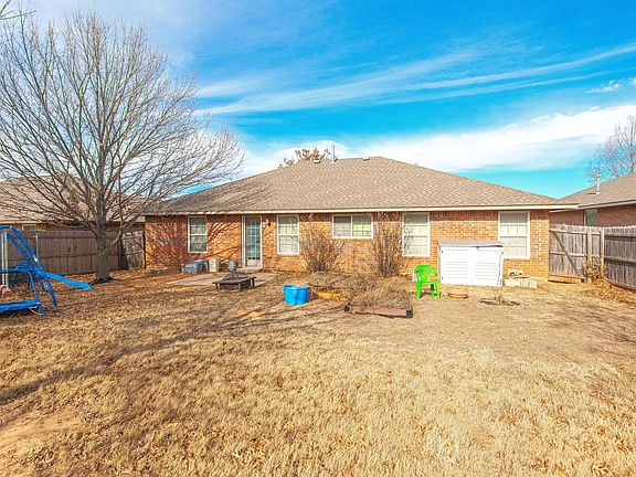 4th image of 916 Eagle Cliff Dr