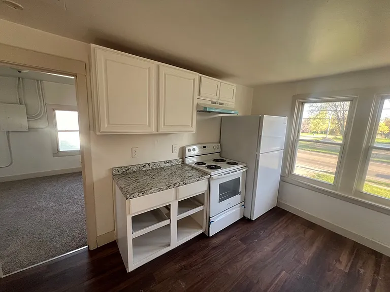 2417 W Jolly Rd — Photo 9