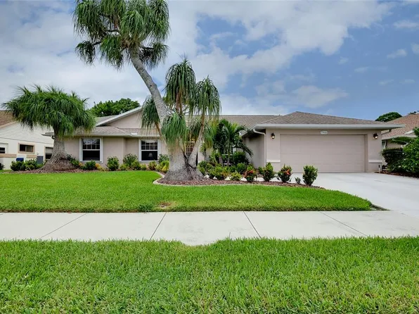 5007 Southern Pine Cir, Venice, FL 34293