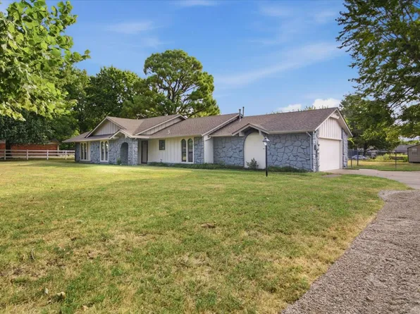 9319 S Highland Dr, Broken Arrow, OK 74014