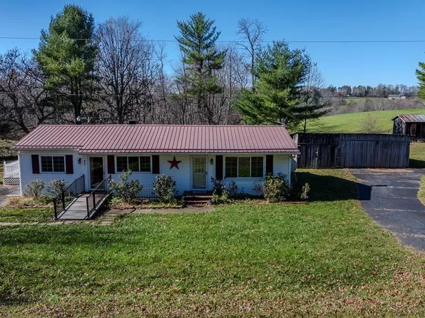 835 Road Creek Ford Rd, Dugspur, VA 24325