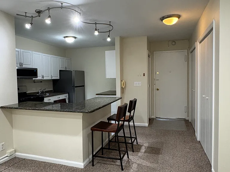 42 Fairview Ave #4C — Photo 3