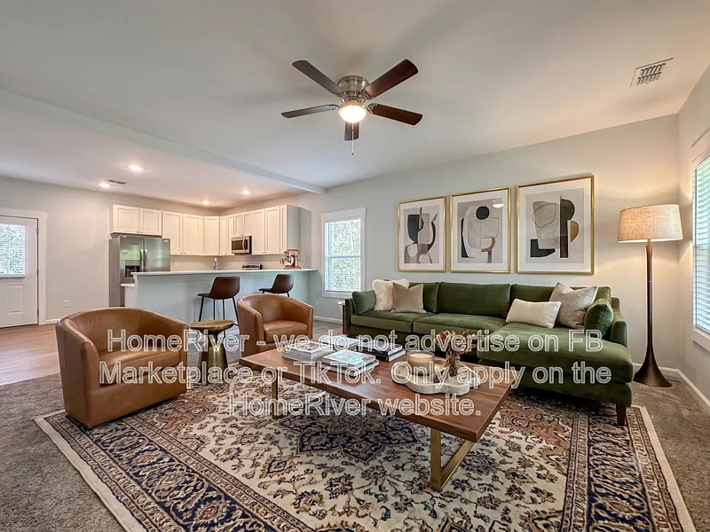 3 bed, 2.5 bath, 1760 sqft, $2,135 — Photo 2