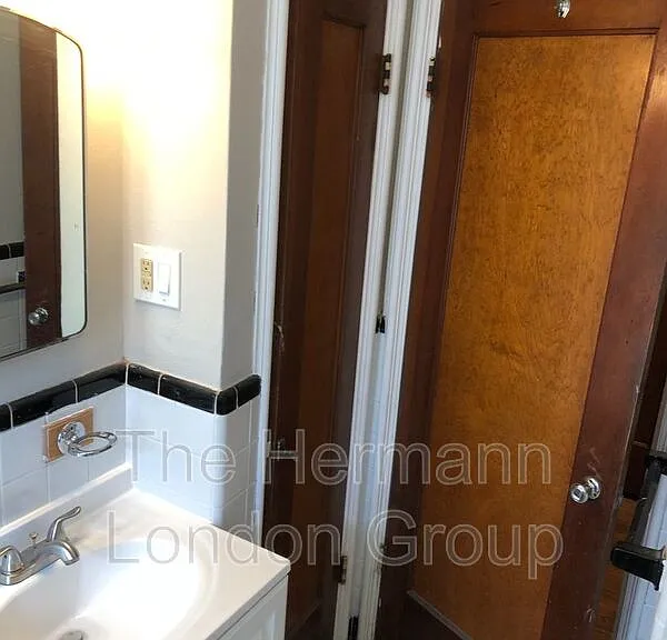 4614-4616 Jamieson Ave #4616 — Photo 8