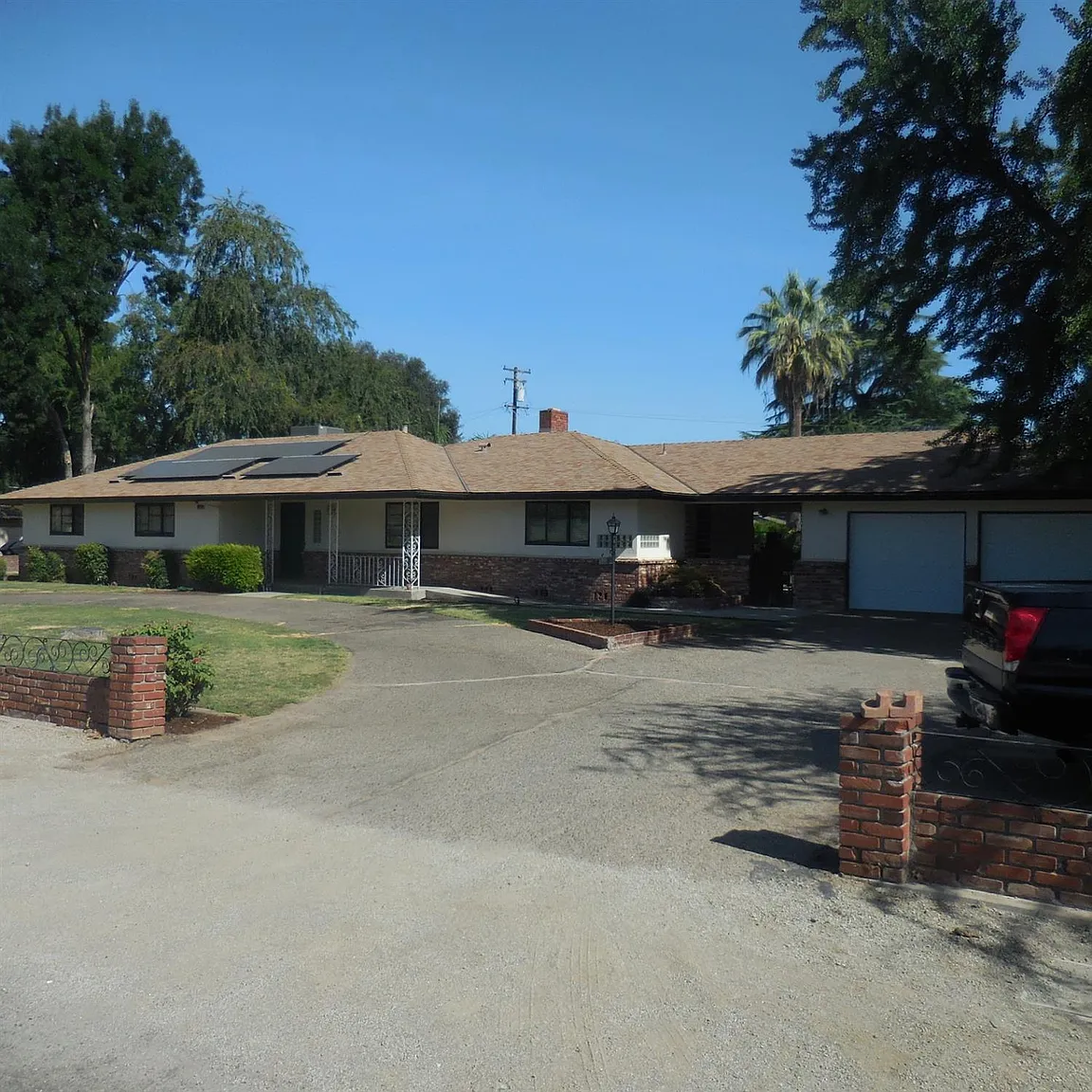5859 E Midwick Ln photo 1