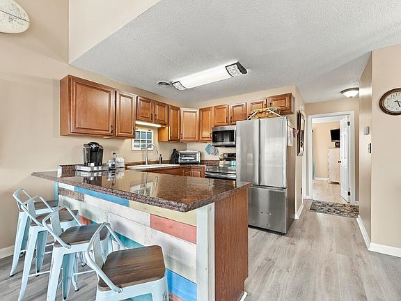 3rd image of 1850 Colony Dr. #2L