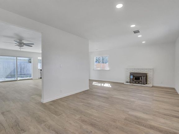 3rd image of 1451 Meadowlark Drive