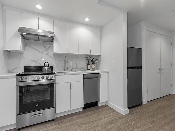 5th image of 1060 Pine St #14