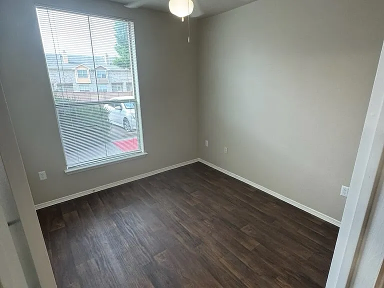 Lewisville Green — Photo 4