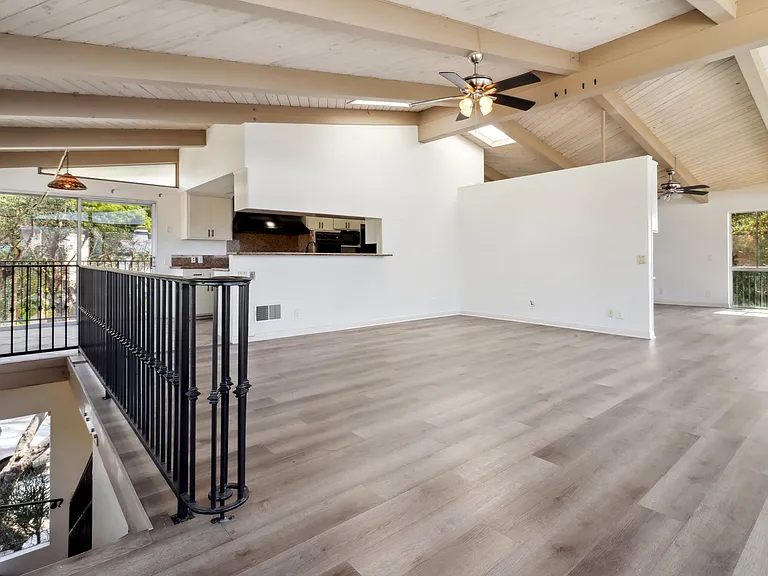 Pershing Dr — Photo 9