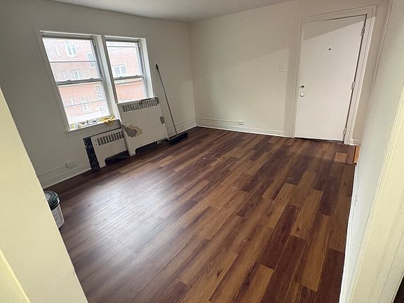 3rd image of 4216 S Michigan Ave #1
