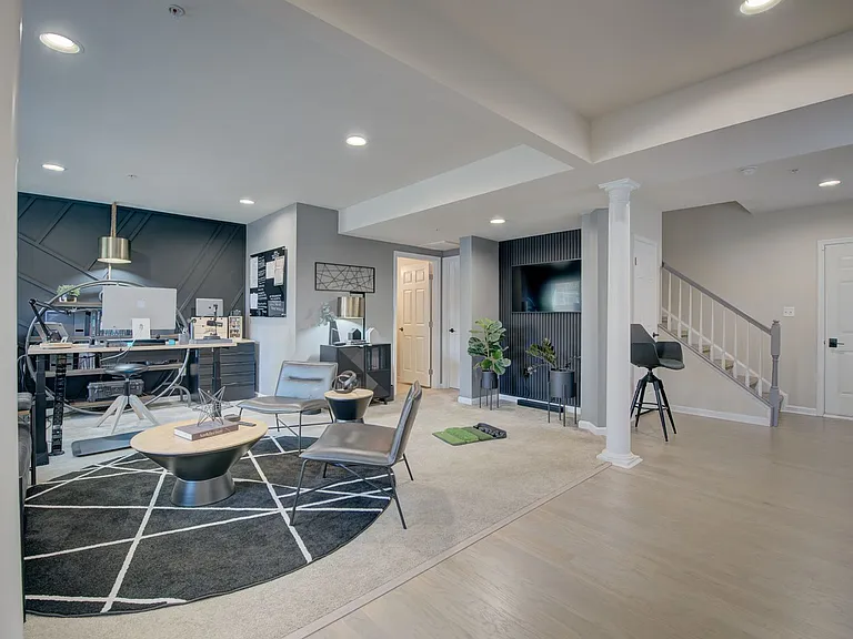 940 Hall Station Dr — Photo 3
