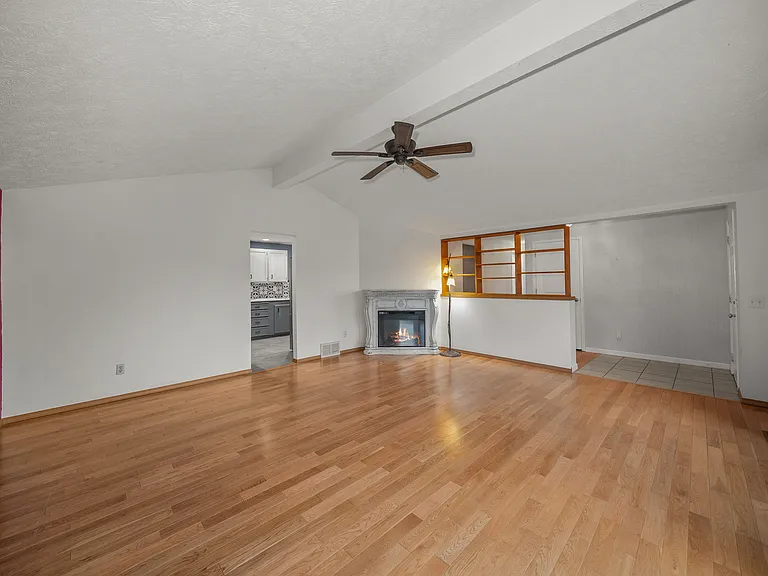 224 W 4th St — Photo 7