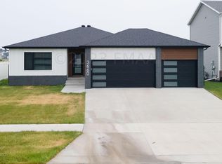 3660 Merrifield Dr S, Fargo, ND 58104