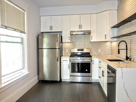 2nd image of 497 29th St #1