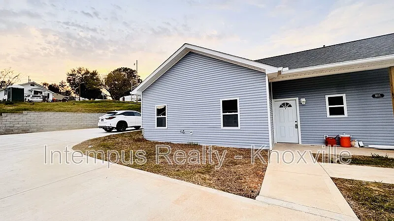 3 bed, 2.0 bath, 1114 sqft, $1,690 — Photo 1
