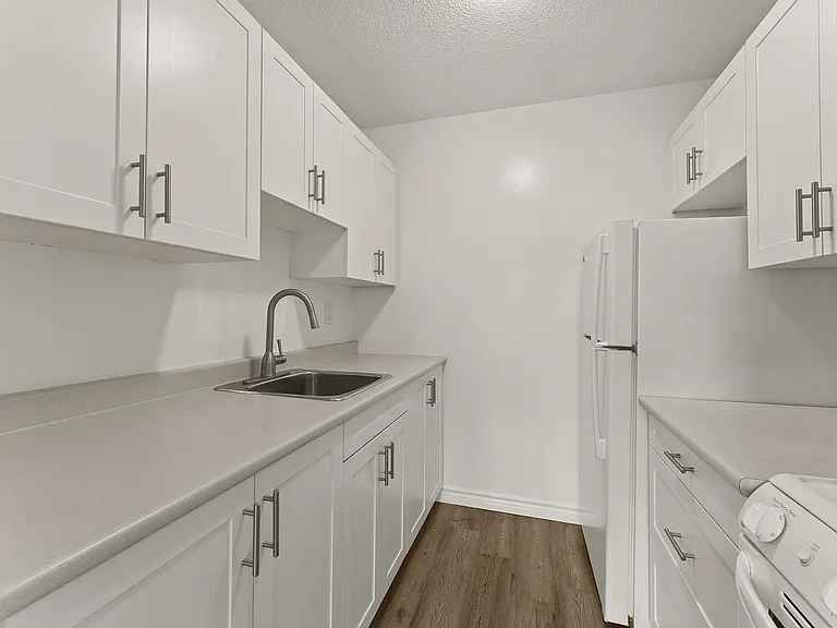 3400 Erskine St — Photo 7